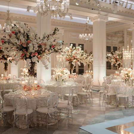 The Pierre, A Taj Hotel, Ню Йорк Екстериор снимка The ballroom at the Four Seasons Hotel