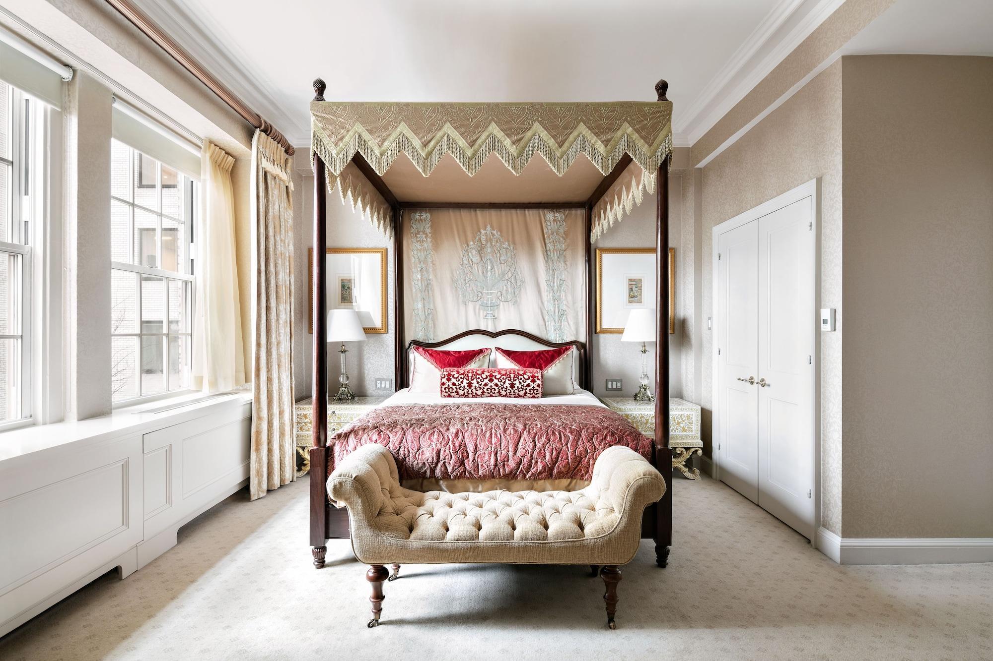 The Pierre, A Taj Hotel, Ню Йорк Екстериор снимка A bedroom at the hotel