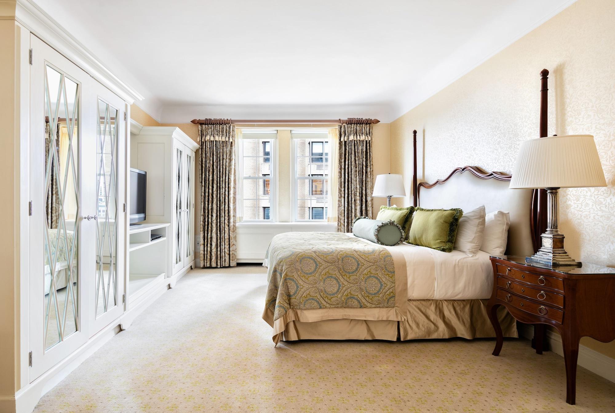 The Pierre, A Taj Hotel, Ню Йорк Екстериор снимка A bedroom