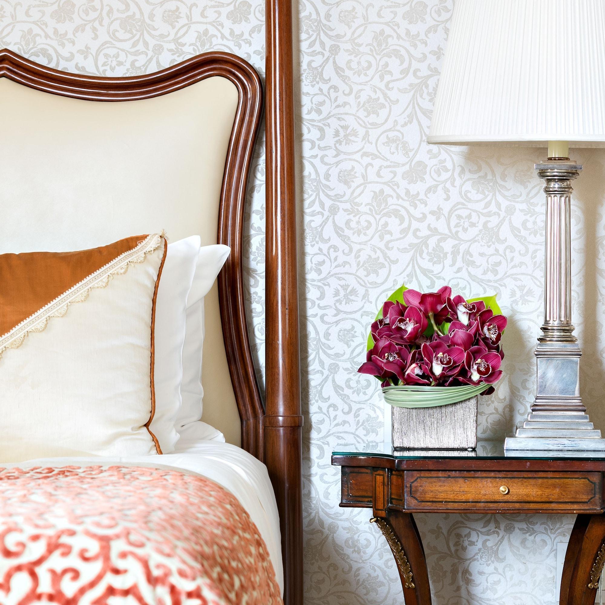 The Pierre, A Taj Hotel, Ню Йорк Екстериор снимка A bedroom at the Ritz