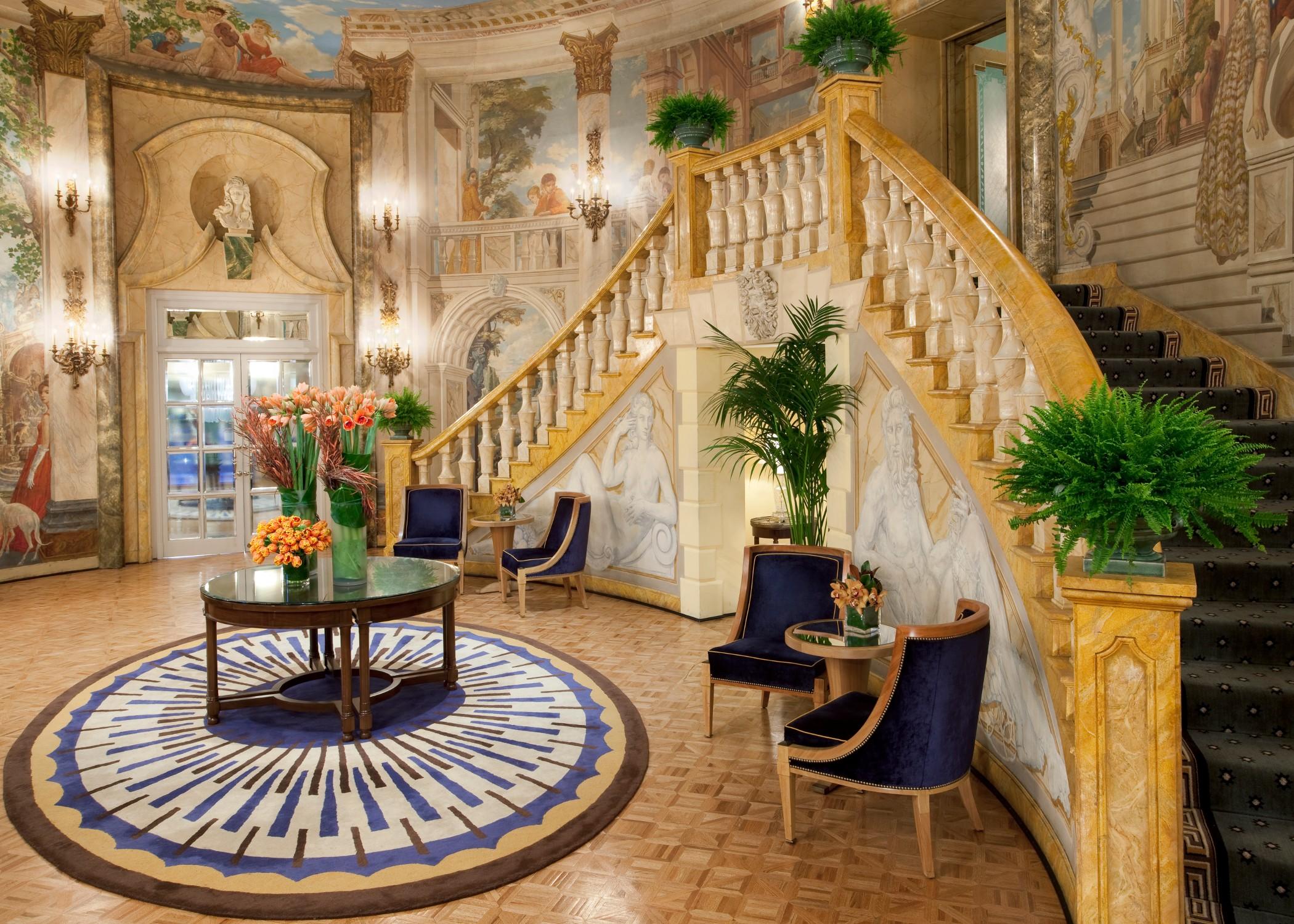 The Pierre, A Taj Hotel, Ню Йорк Екстериор снимка The lobby of the hotel