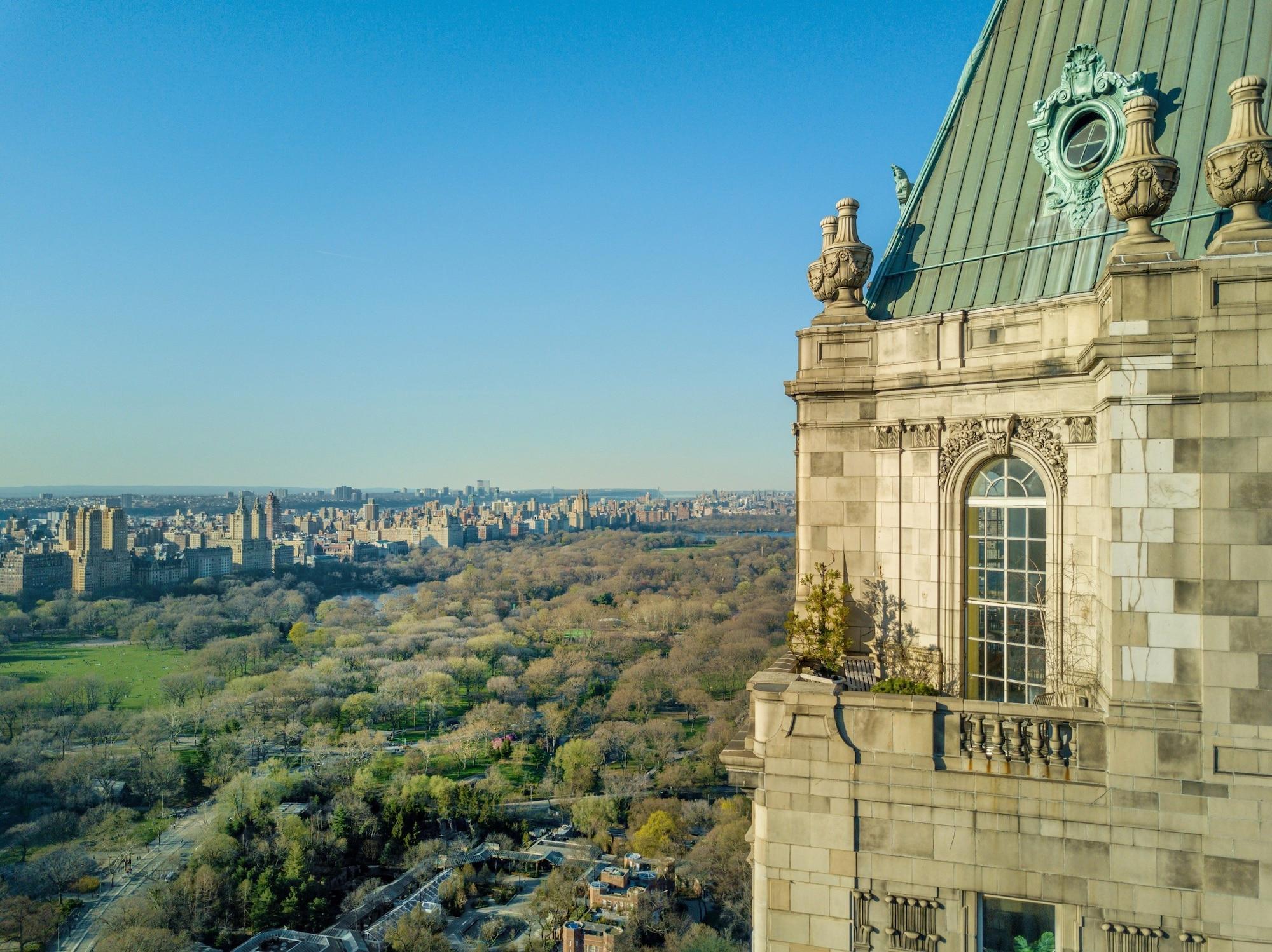 The Pierre, A Taj Hotel, Ню Йорк Екстериор снимка View of Central Park from the top of the Dakota