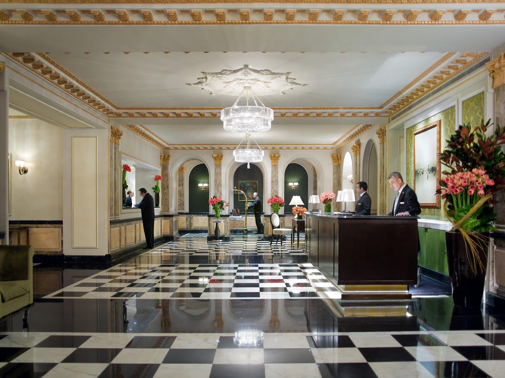 The Pierre, A Taj Hotel, Ню Йорк Екстериор снимка The lobby of the Waldorf Astoria New York