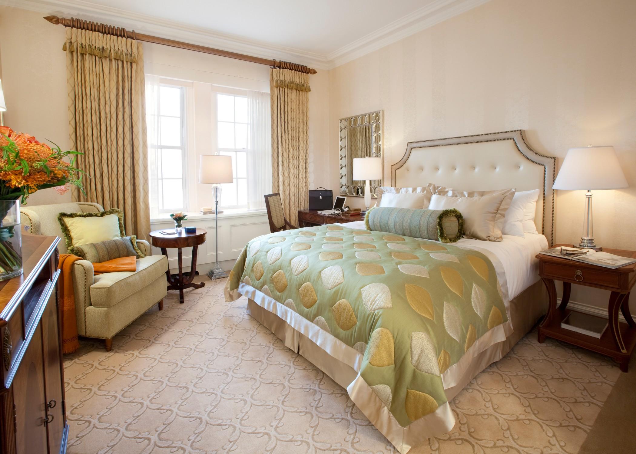 The Pierre, A Taj Hotel, Ню Йорк Екстериор снимка A bedroom at The Ritz-Carlton, Boston