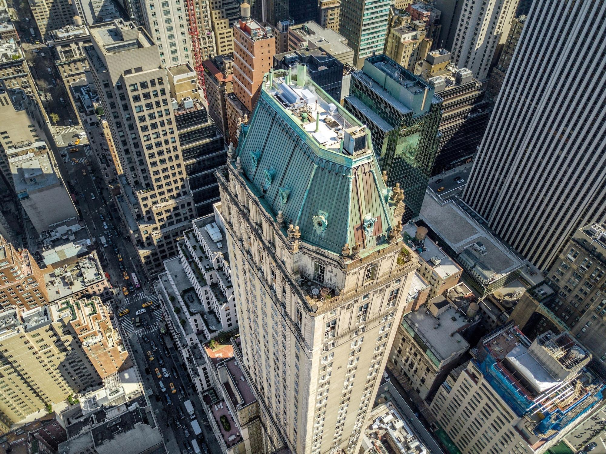 The Pierre, A Taj Hotel, Ню Йорк Екстериор снимка The top of the building