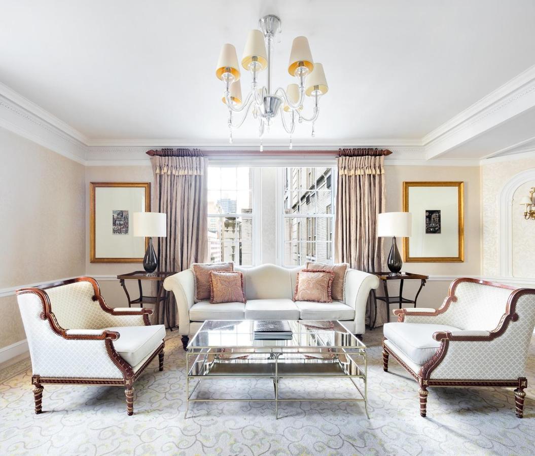The Pierre, A Taj Hotel, Ню Йорк Екстериор снимка A living room
