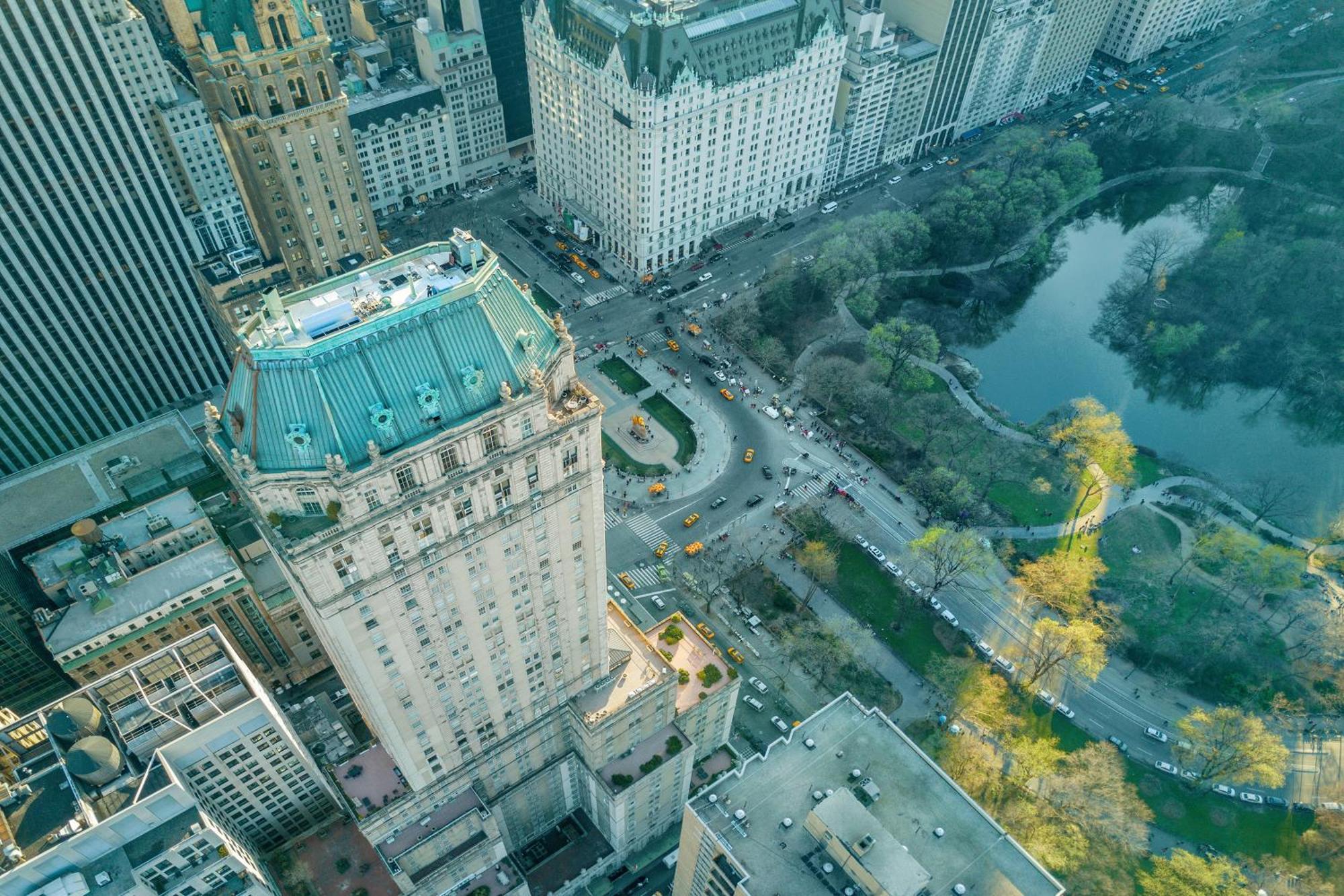 The Pierre, A Taj Hotel, Ню Йорк Екстериор снимка The Plaza Hotel, where the film was shot