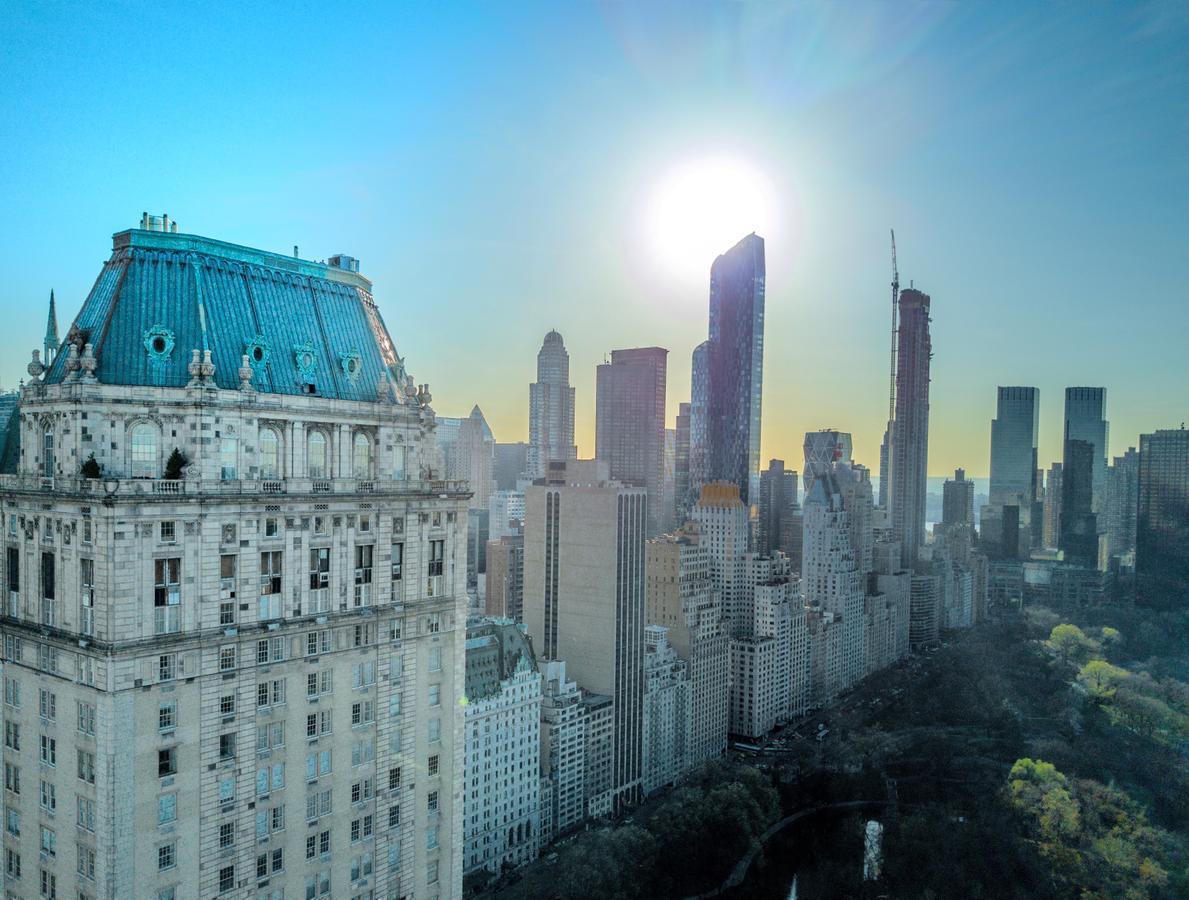 The Pierre, A Taj Hotel, Ню Йорк Екстериор снимка The skyline of New York City