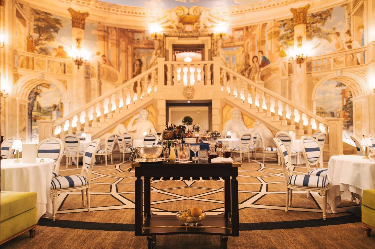 The Pierre, A Taj Hotel, Ню Йорк Екстериор снимка The interior of the hotel